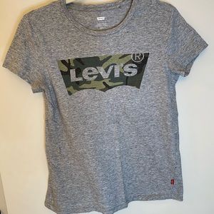 levi’s graphic tshirt